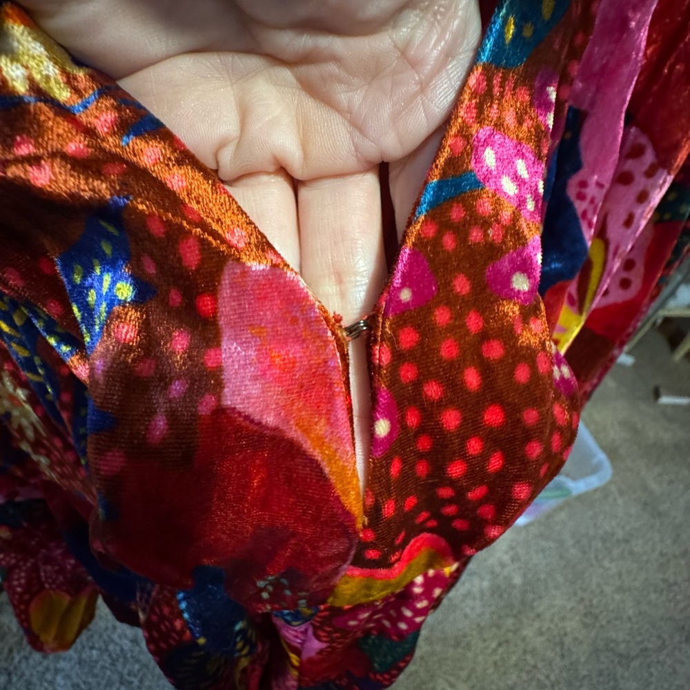 NWOT Farm Rio Floral Velvet Print V-Neck Jumpsuit with Pockets- Size Large - Picture 6 of 15